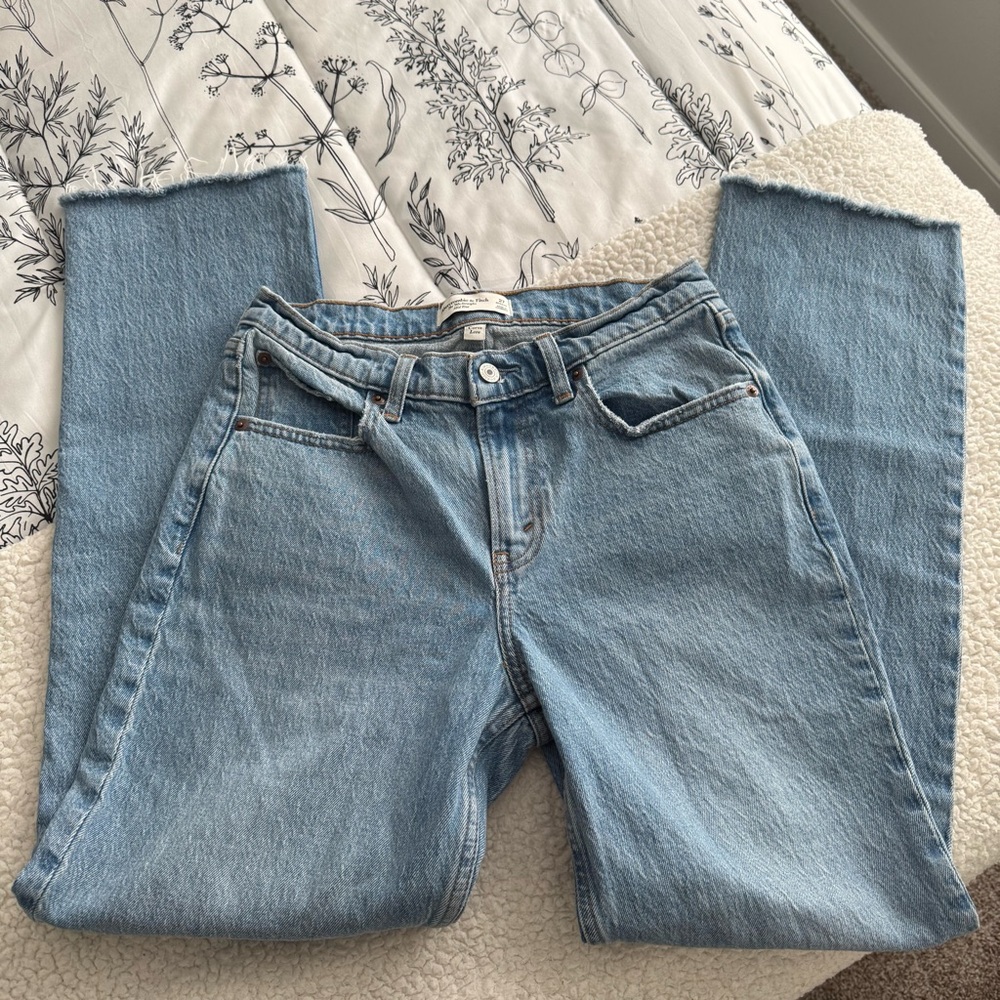 Abercrombie 90s Straight Mid Rise Curve Love Jeans